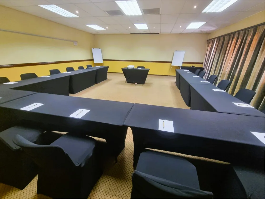 Benvenuto Conferencing medium table layout